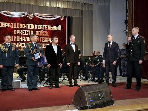 Образцово-показательный оркестр Росгвардии выступил в Республике Алтай