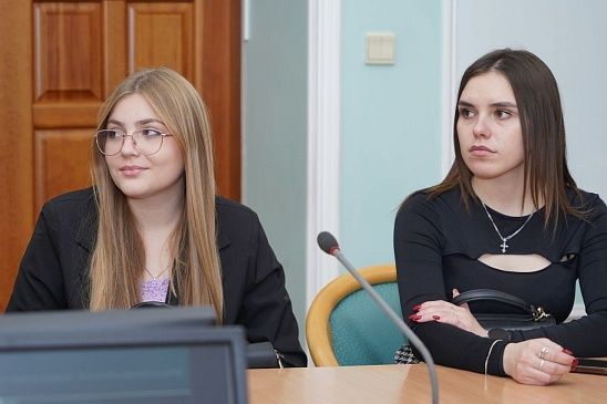 Виктор Ромашкин провел Урок Конституции для студентов госуниверситета 