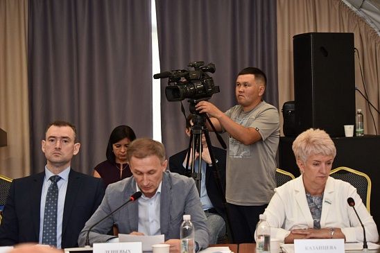 Актуальные вопросы социально-экономического развития Республики Алтай и Алтайского края обсуждены на выездном совещании 