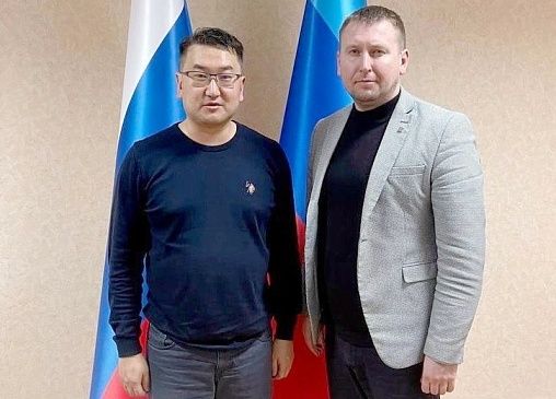 Артур Кохоев встретился со спикером парламента ЛНР  Денисом Мирошниченко