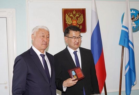 Артур Кохоев награжден  юбилейной медалью Верховного Хурала Республики Тыва