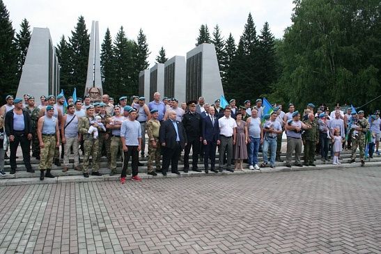 В г.Горно-Алтайске отметили День воздушно-десантных войск