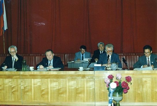 Конституция Республики Алтай заложила прочные основы дальнейшего развития государственности 