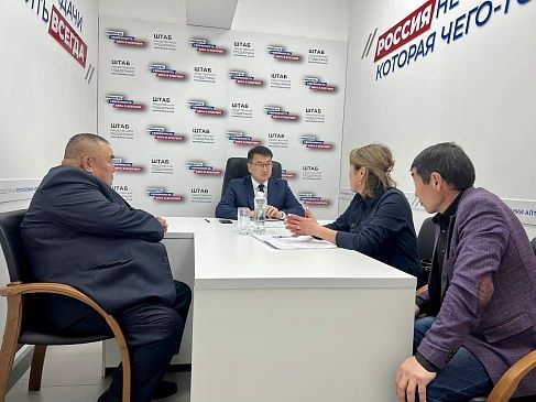 Артур Кохоев провел прием граждан в штабе Общественной поддержки