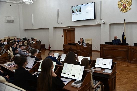 Молодежный парламент Алтайского края отметил свое 20-летие